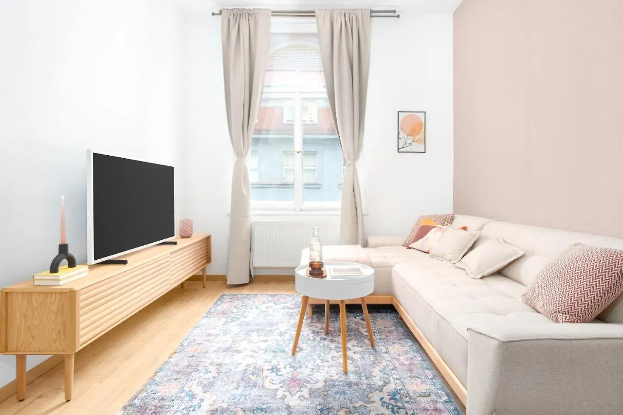 Prague Days - Eclectic Apartment In Trendy Area