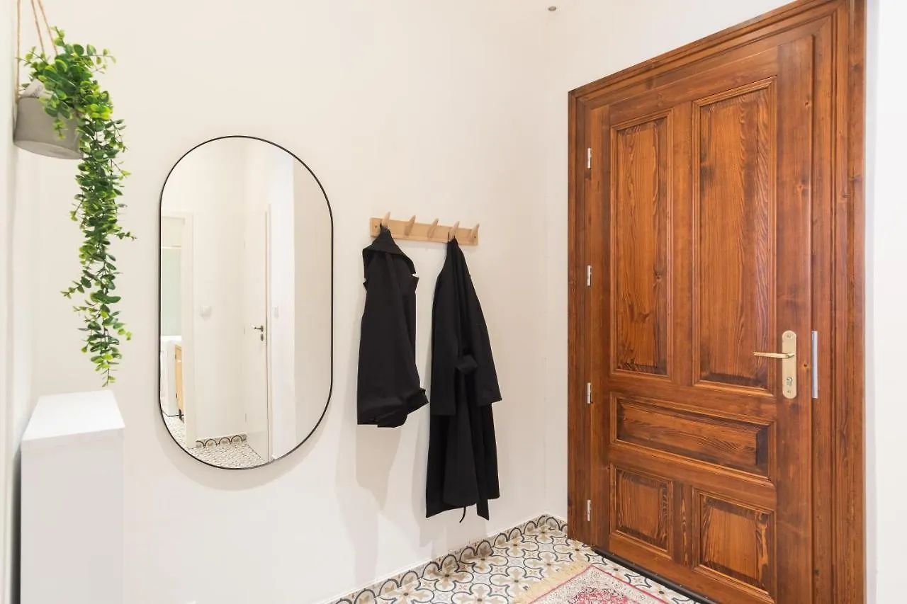 Prague Days - Eclectic Apartment In Trendy Area